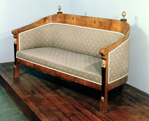 沙发，Biedermeier风格，1820年（水果木，乌木和镀金装饰）